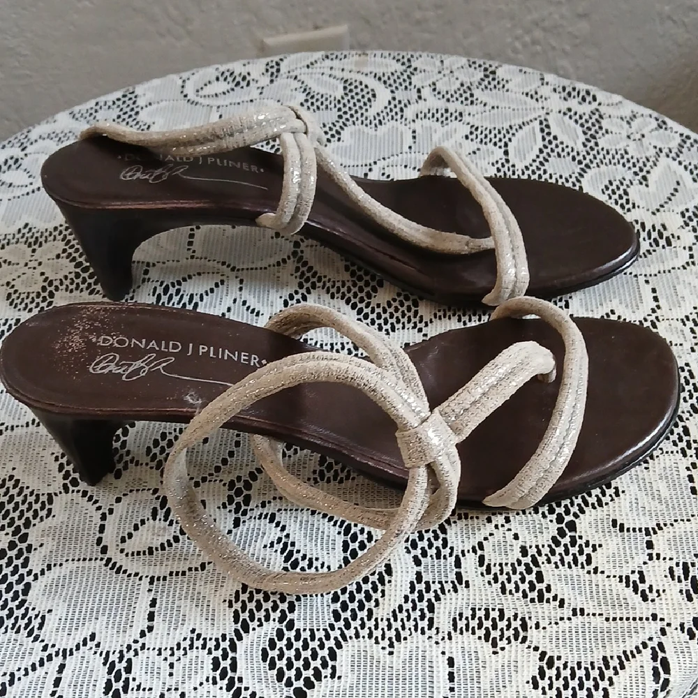 Donald J. Pliner Tan Sandals with Strappy Design - Picture 5 of 9